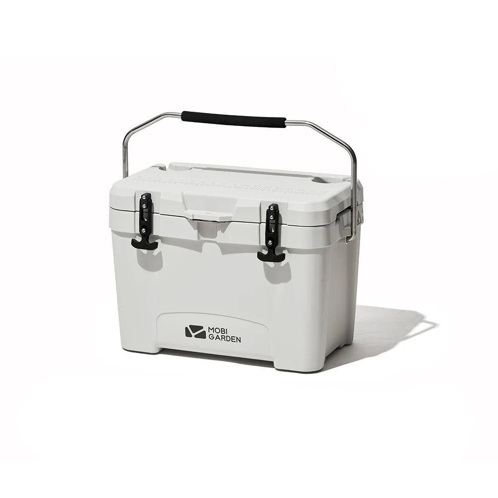 White 25 L camping ice box